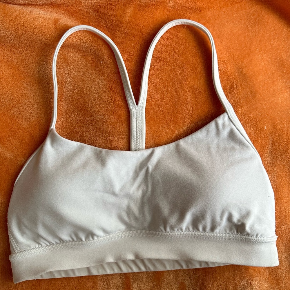 LULULEMON Flow Y Nulu Bra Light Support, A-C, white, size 6
